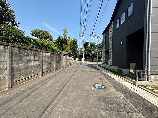 豊かな緑と静かな空気に包まれ、穏やかな時間が流れる落ち着いた住環境です。