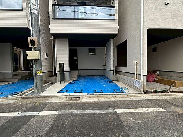 洗練された外観が街並みに馴染む、日々の生活を穏やかに支えてくれる住まいです。