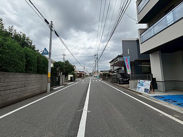 穏やかな時の流れを感じる、落ち着いた佇まいの閑静な住宅街が広がっています。