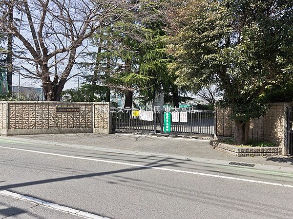 さいたま市立岩槻中学校（900m）