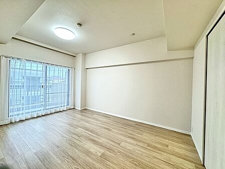 無駄のないシンプルな空間が、日々の暮らしに心地よいゆとりと穏やかな調和をもたらしてくれます。