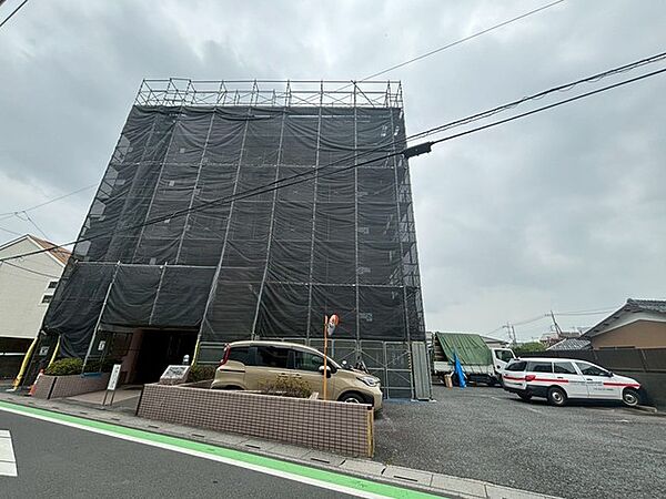 将来の姿へ期待が高まる、住まいが着実に整えられていく様子を感じさせる佇まいです。