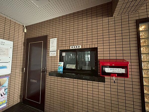 日々安心して暮らせるよう、人の気配と温もりを感じさせる落ち着いた共有スペースです。