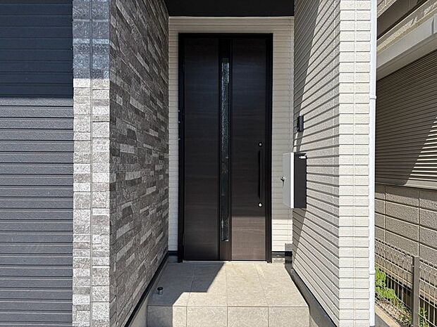 こちらが新しいお住まいへの入口です。