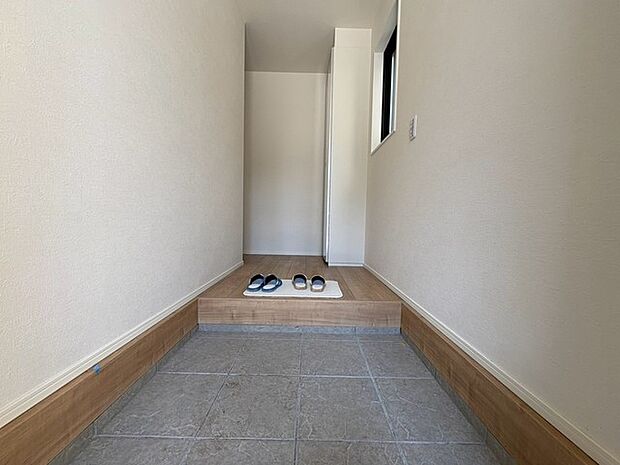 玄関がいつも片づく大容量シューズボックス。