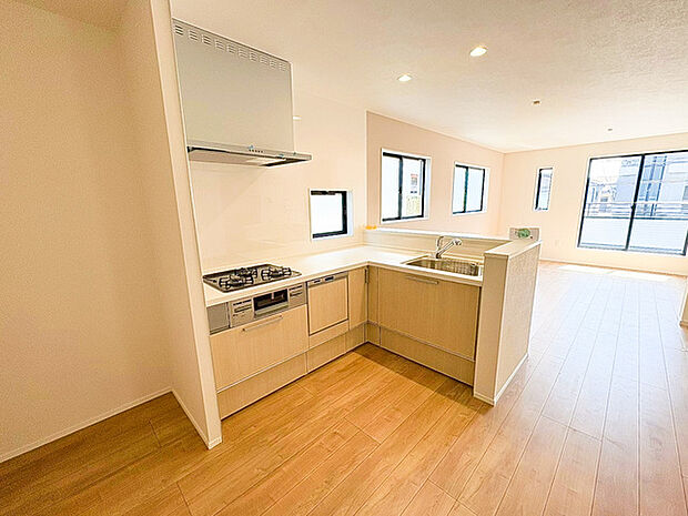 料理をしながらでもご家族との会話を楽しめる対面キッチン。