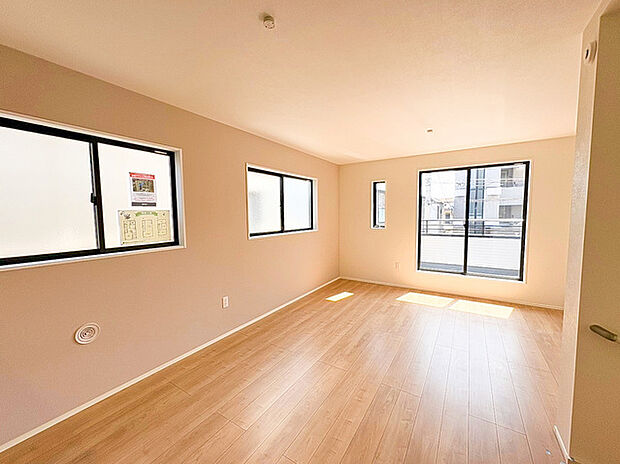 家族が自然に集りそうな広さが魅力のLDK。