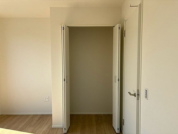 ご家族の思い出も大切にしまっておけるたっぷり収納。