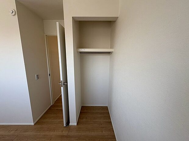 季節ごとの大物もしまえるたっぷりの収納スペース。