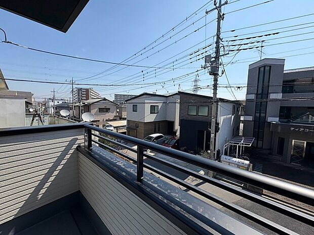 南向きバルコニーでお洗濯ものはいつもカラッと乾きます。