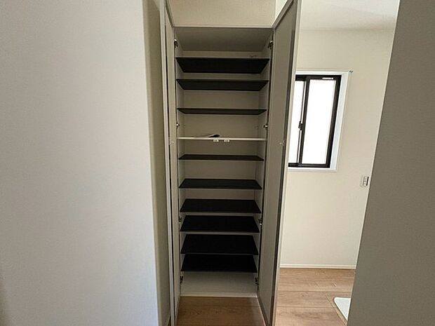 玄関をスッキリ整理。いつも気持ち良く使える玄関収納ボックス付き。