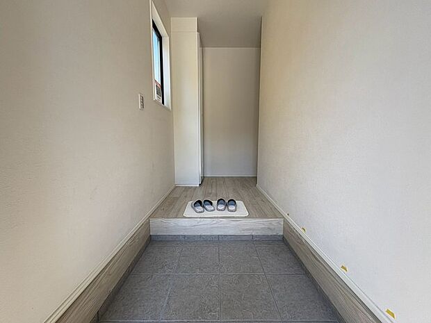 玄関がいつも片づく大容量シューズボックス。 