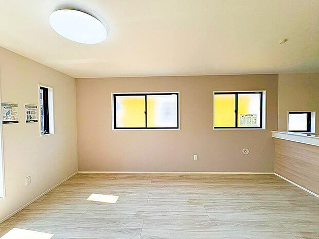 お食事はこちらのダイニングスペースで。 