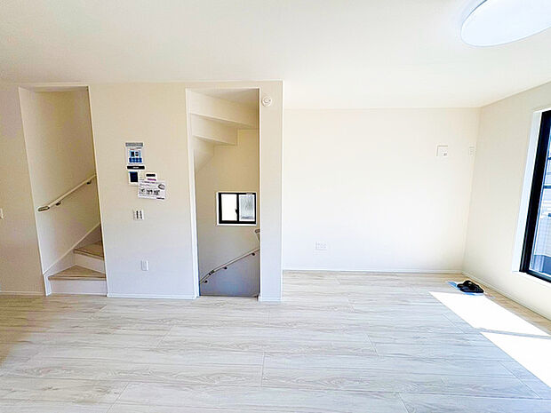 お食事はこちらのダイニングスペースで。 