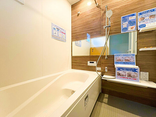 お子様と一緒にバスタイムを楽しめる広々一坪浴室。 