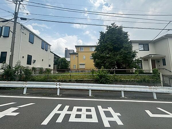 空が広く感じられる落ち着いた周辺環境が、日々の暮らしに穏やかなゆとりをもたらしてくれます。