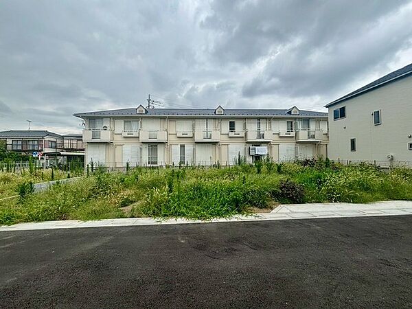 落ち着いた環境の中に佇む、すっきりと整った外観が暮らしに安らぎをもたらします。