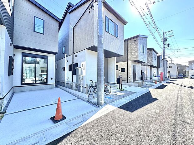 洗練された街並みに調和する、現代的で清潔感のある佇まいが日常に心地よい安らぎをもたらします。
