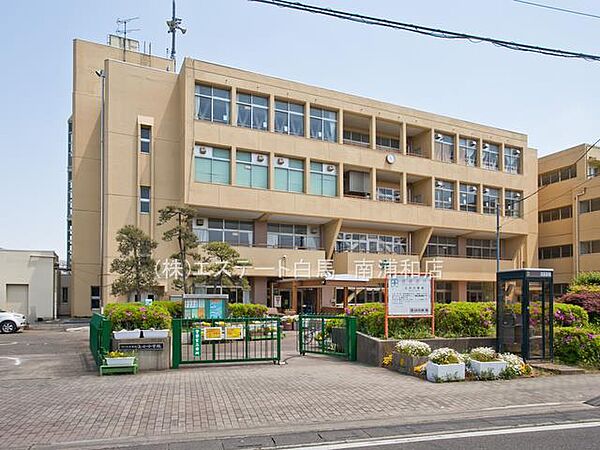 さいたま市立上小小学校（130m）
