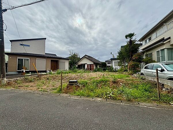 周囲の穏やかな空気に包まれながら、心地よい開放感を感じられる静かな環境です。