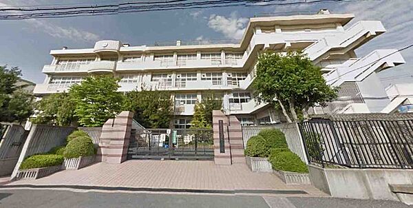 さいたま市立浦和大里小学校（940m）