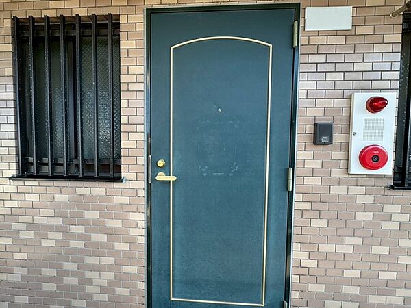 お住まいへの入口。
