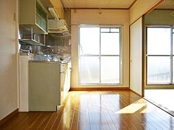 ファミリー久保山II 302 2階3DKのリビング/ダイニング