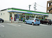 ファミリーマート嬉野中川新町店 538m