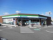 ファミリーマート松阪駅部田店 251m