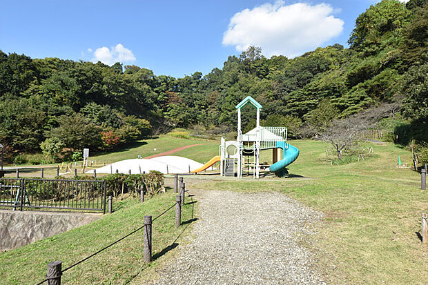 ラディアン花の丘公園まで約414m