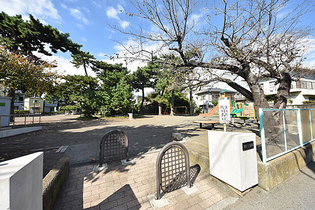 仲よし公園まで約728m
