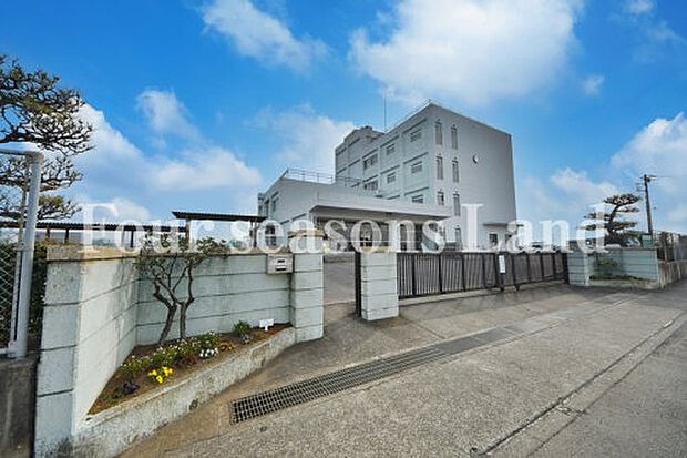 平塚市立横内中学校まで約564m