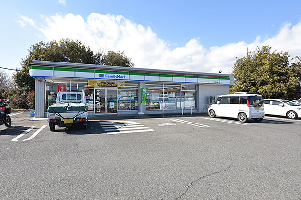 ファミリーマート 平塚片岡店まで約284m