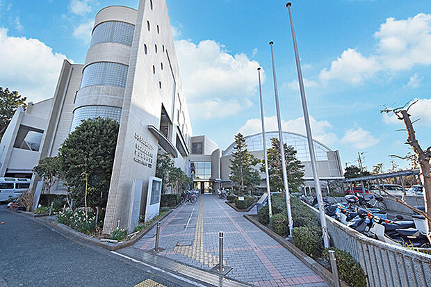 平塚市南図書館まで約664m