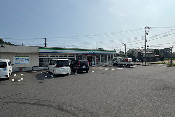 ファミリーマート大磯国府本郷店まで約943m