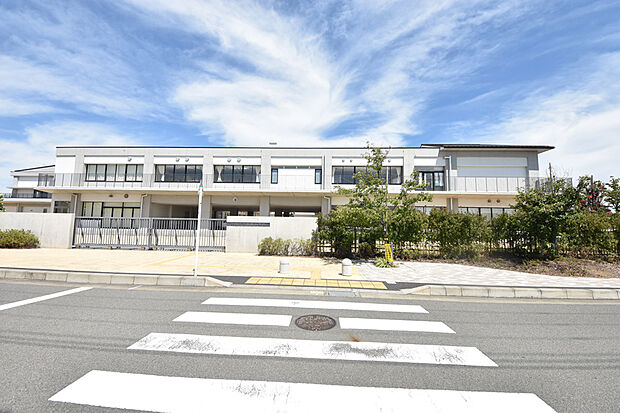 平塚市立相模小学校まで約207m