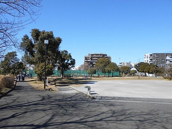 本羽田公園 徒歩17分。 1360m