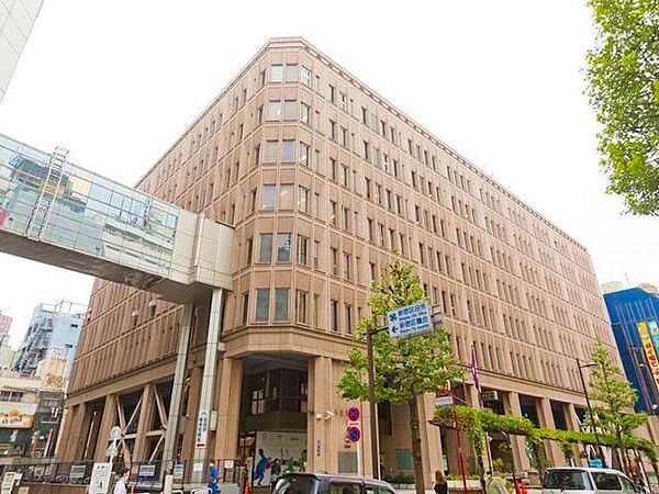 新宿区役所 徒歩18分。 1400m