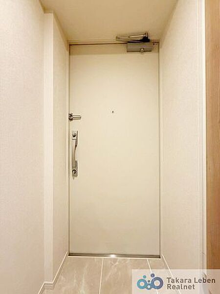 落ち着いた雰囲気の玄関は大切なお客様を迎えるのに最適です。毎日の外出や帰宅の際にも気持ちを落ち着かせてくれる空間になりそうですね。