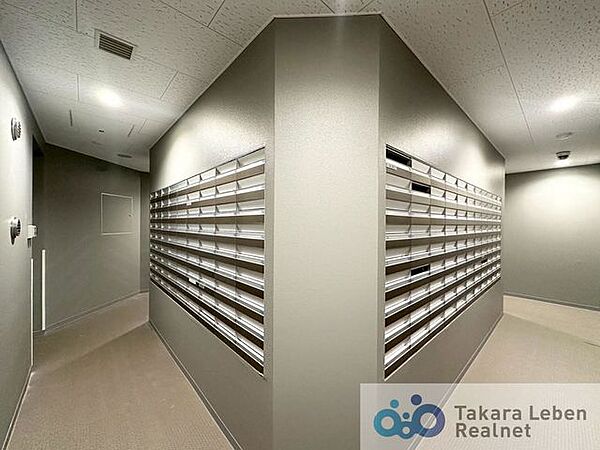 メールボックスは、明るく綺麗なエントランスに設置。ダイヤル式でセキュリティ面も安心です。