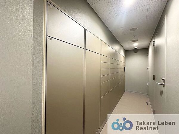不在時の荷物の受け取りに便利な宅配ボックス。再配達依頼時の休日の時間の拘束から解放されます。