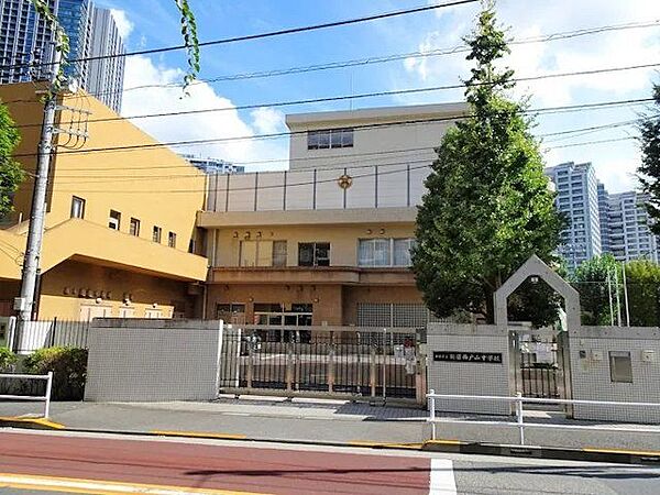 新宿区立新宿西戸山中学校 徒歩8分。 620m