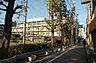 周辺：新宿区立西新宿中学校 徒歩14分。 1090m