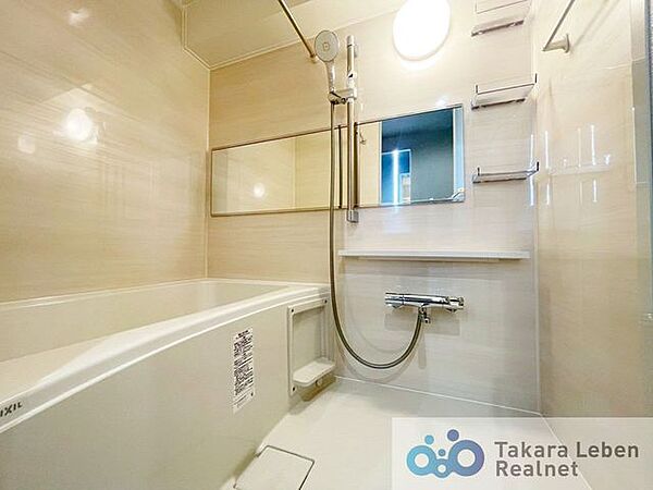 ゆったり湯船に浸かりたい人も、ササっとシャワーで済ませたい人も。住まわれる方、皆が心地よくお過ごしいただけるバスルームです。