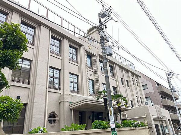 渋谷区立広尾小学校 徒歩2分。 160m