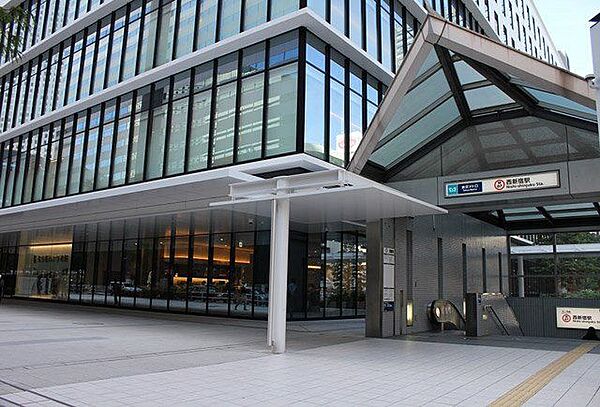 東京医科大学病院 徒歩12分。 910m