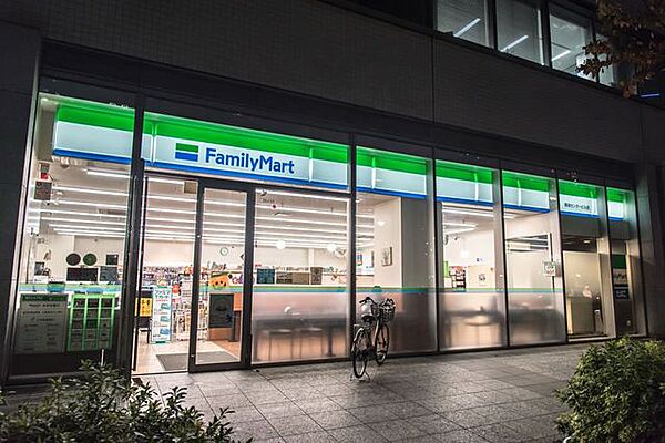 ファミリーマート晴海二丁目／S店 徒歩0分。 1m