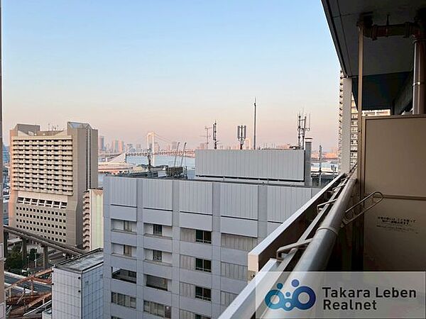 高層階につき、見晴らしの良い眺望。レインボーブリッジが望めます。