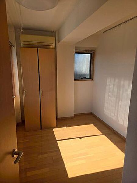 各居室にクローゼットを設置しておりますので衣類の収納に困りません。