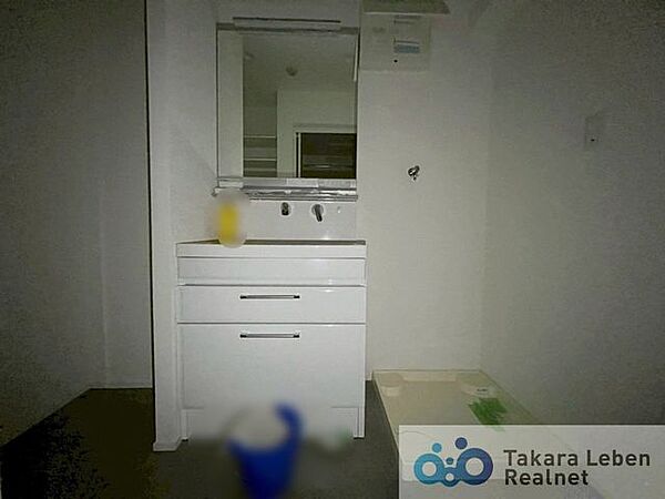 洗面所・脱衣スペースに洗濯機置き場があるので、効率よく家事ができます◎